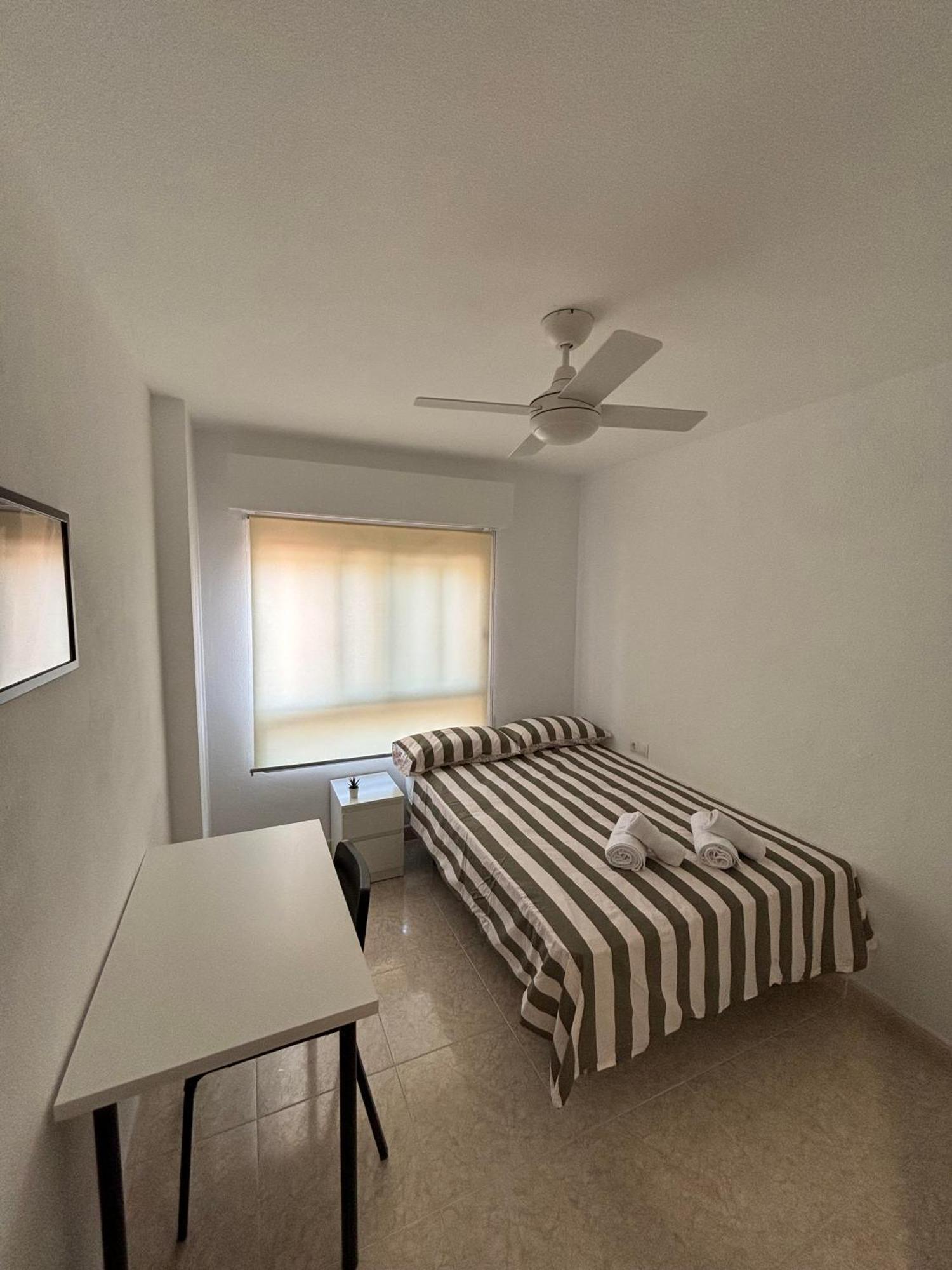 Piso Centrico Con Parking Privado Y Terraza Super Málaga